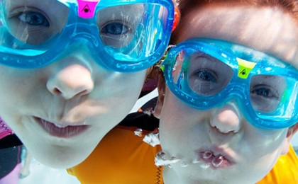 Winter fun in the pool: How to enjoy swimming with children even in the cold months